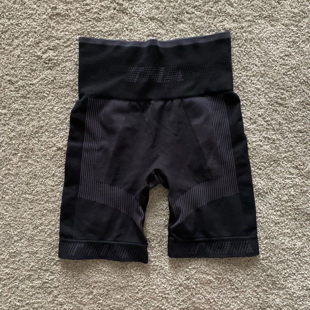 Aritzia TNA bike shorts